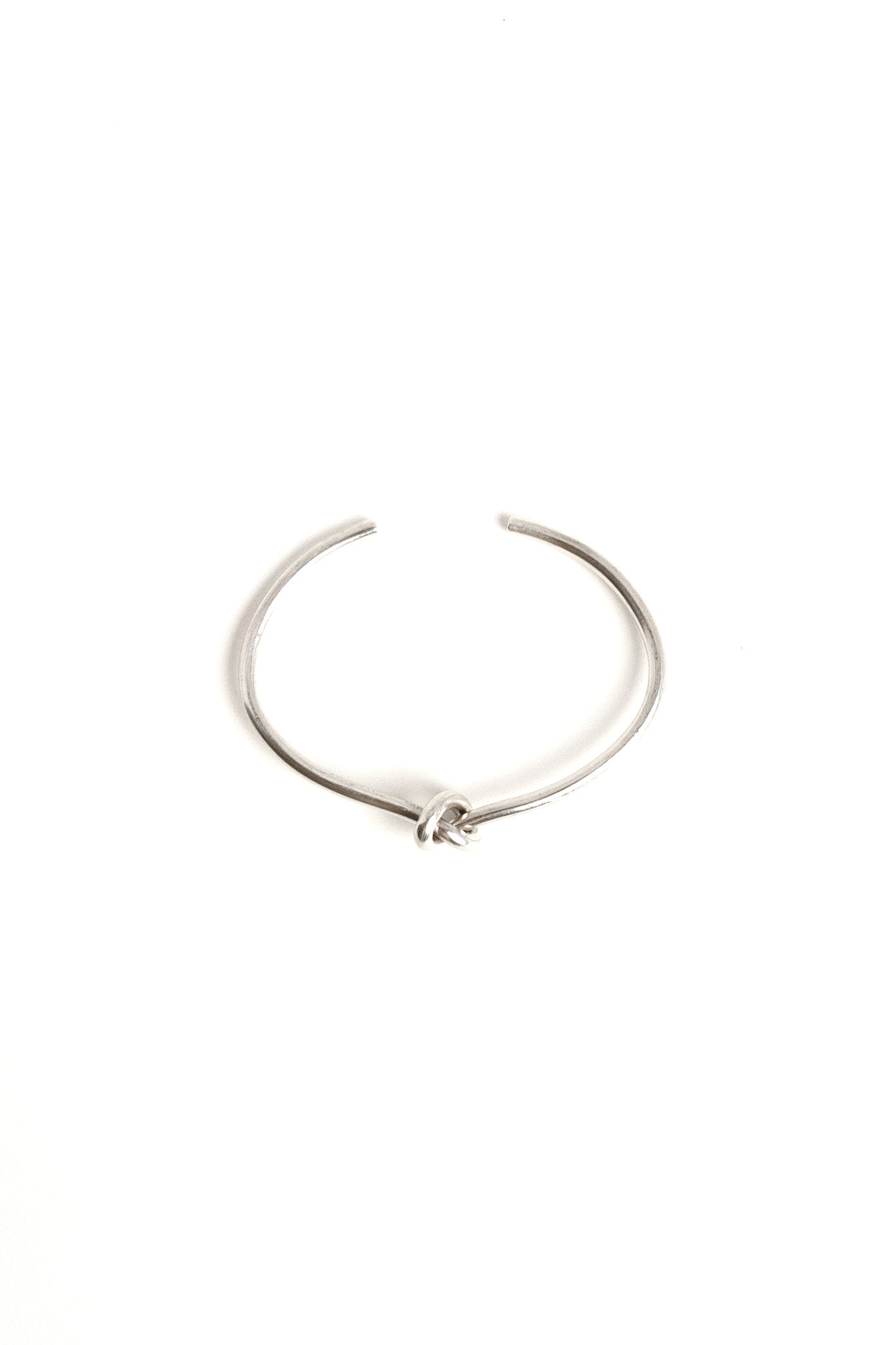 Pulsera plata nudo