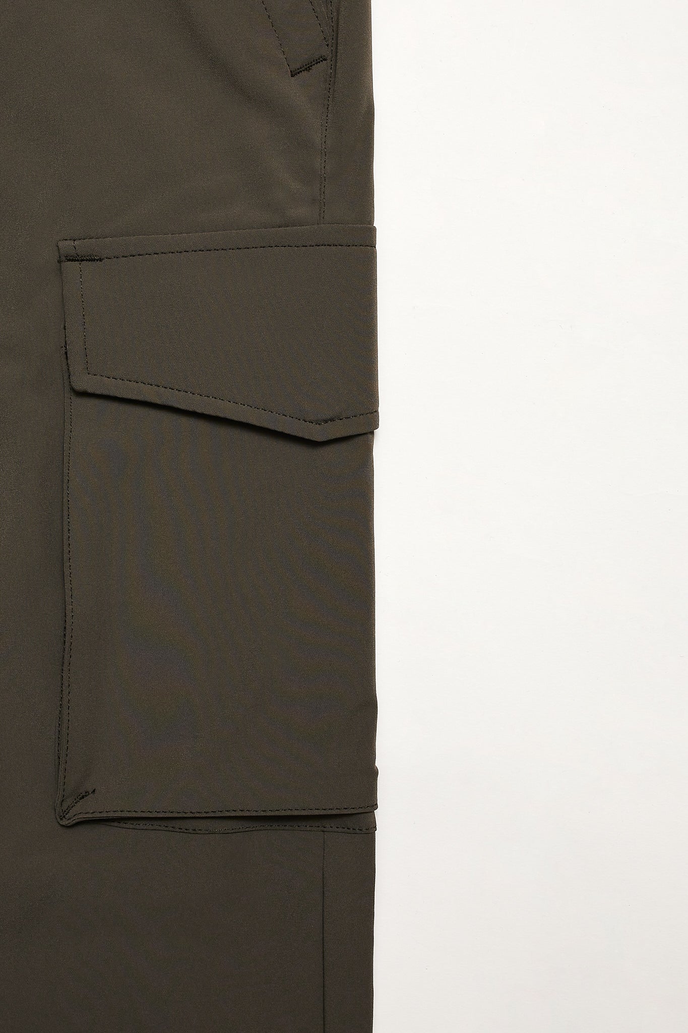 Pantalón cargo técnico verde