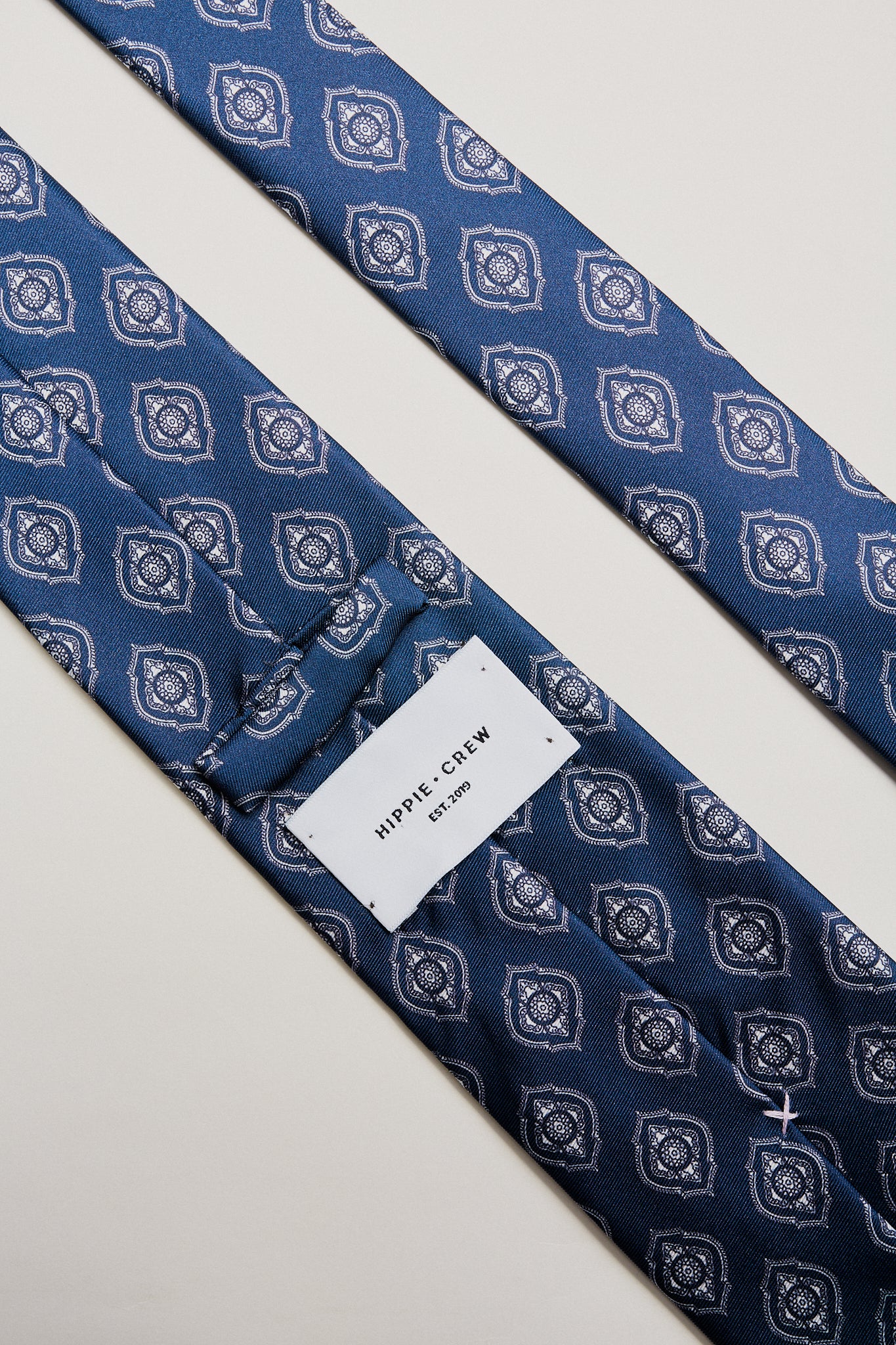 Corbata azul marino rombos