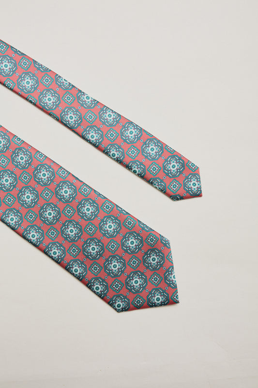 Corbata roja rosetas