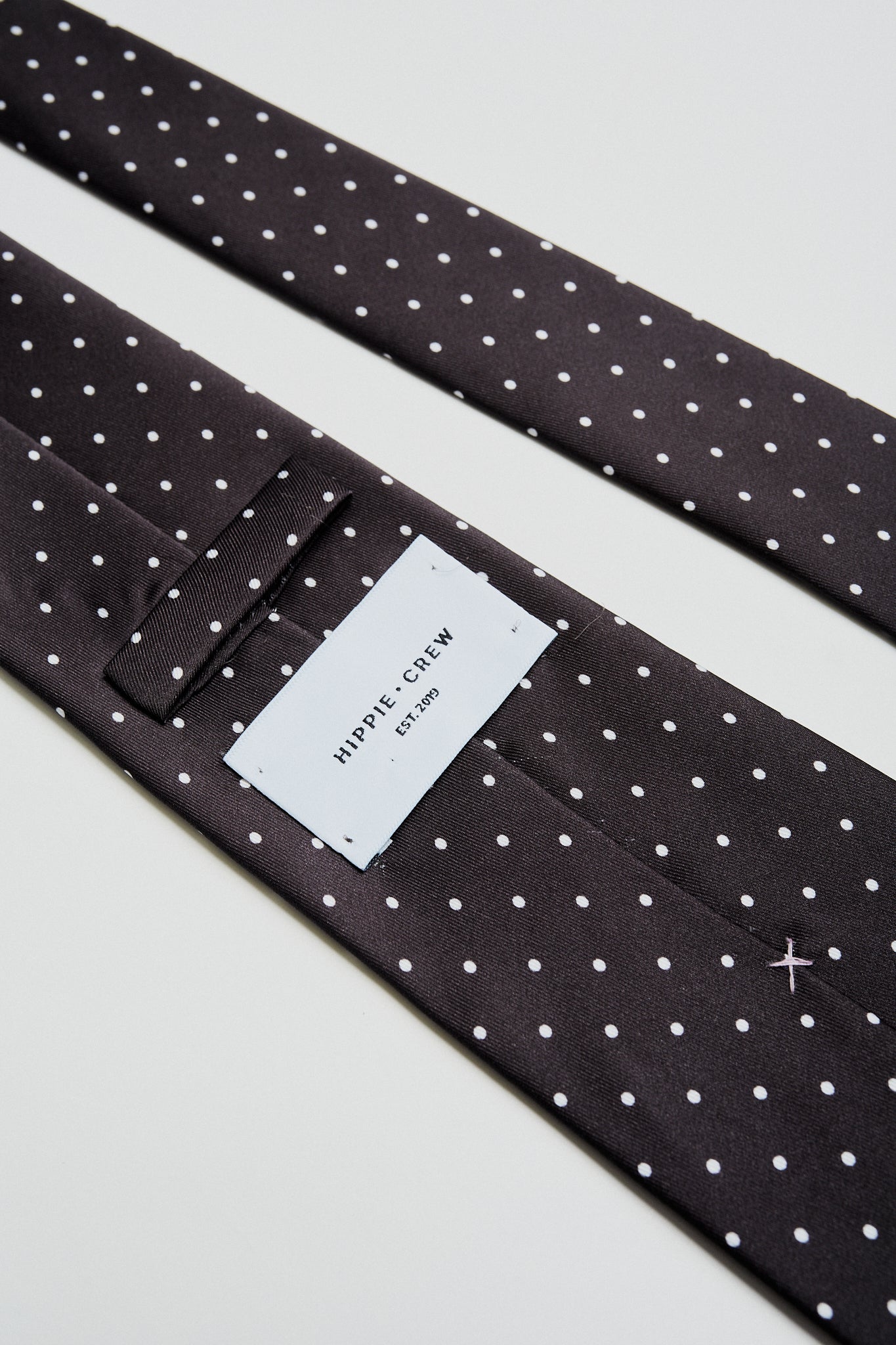 Corbata negra lunares