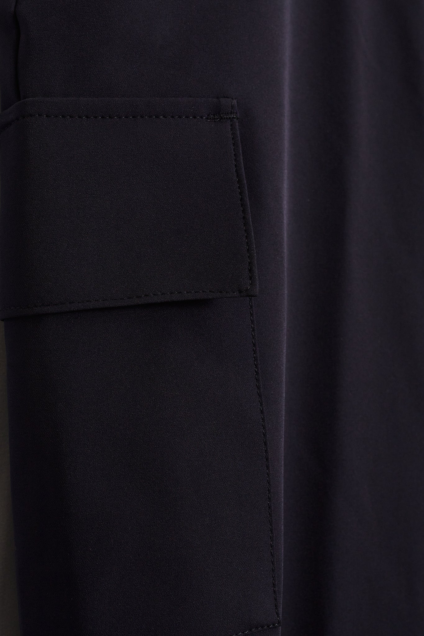 Pantalón cargo técnico azul marino