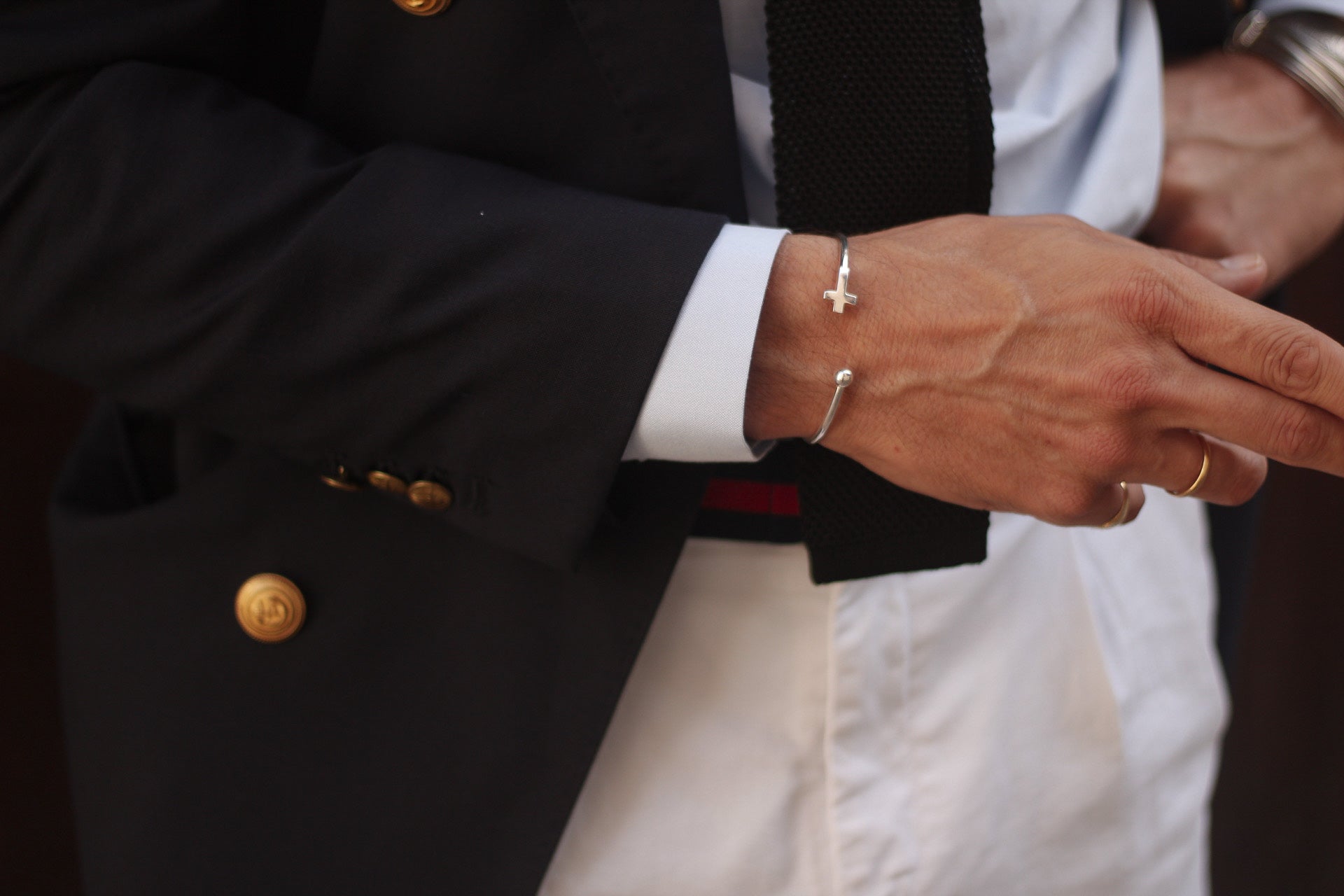 Pulsera plata cruz y bola Hippie Crew