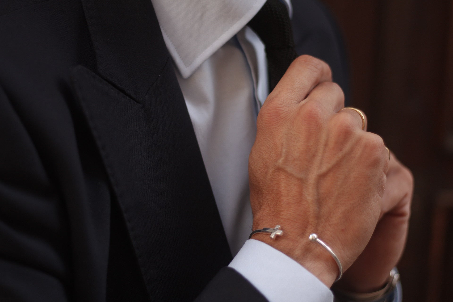 Pulsera plata cruz y bola Hippie Crew