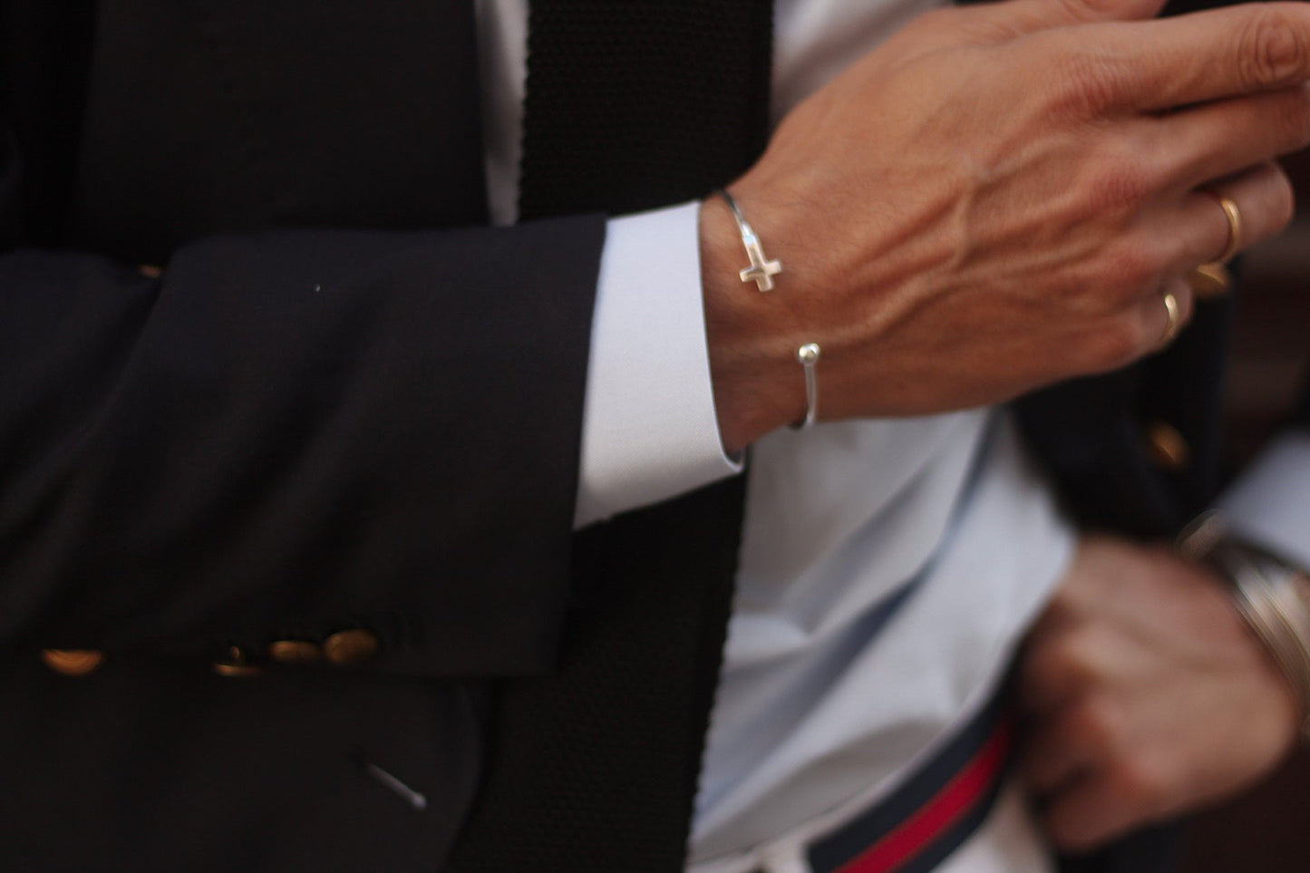 Pulsera plata cruz y bola Hippie Crew