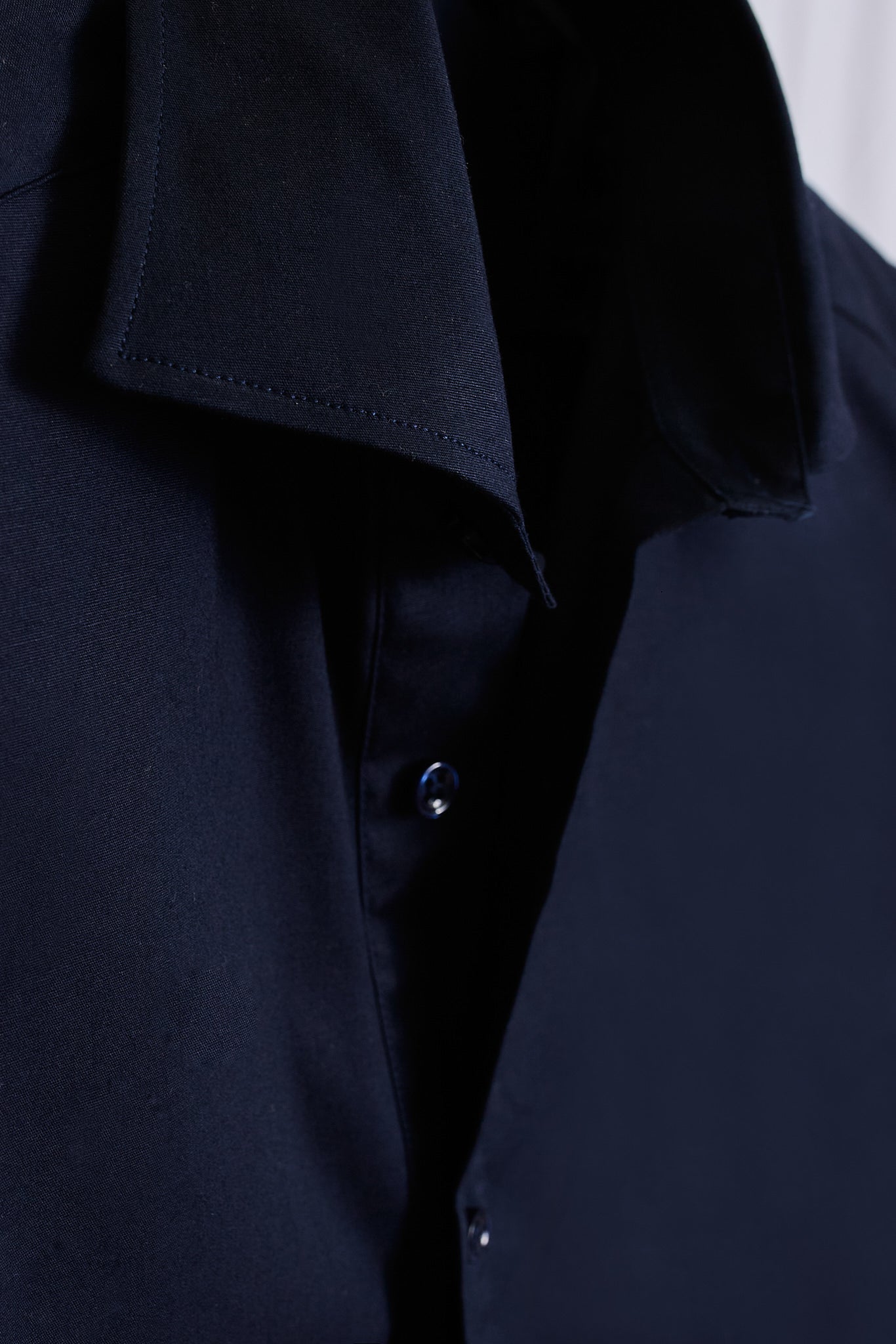 Camisa polera elástica azul marino