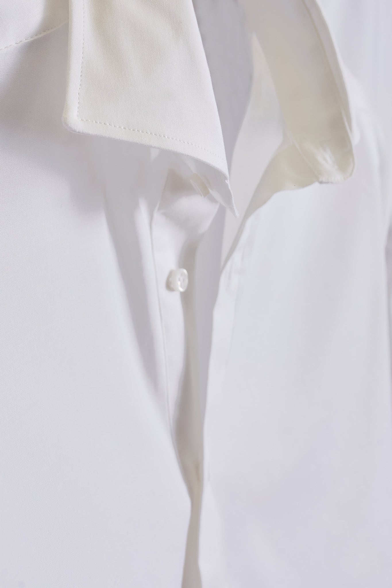 Camisa polera elástica blanca