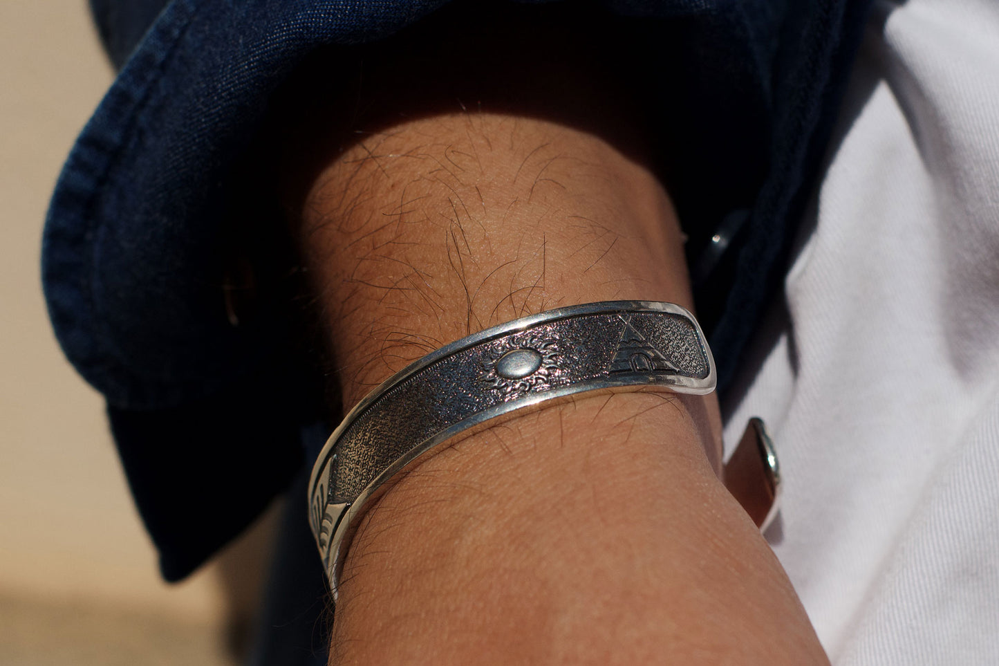 Pulsera brazalete plata flecha edición limitada